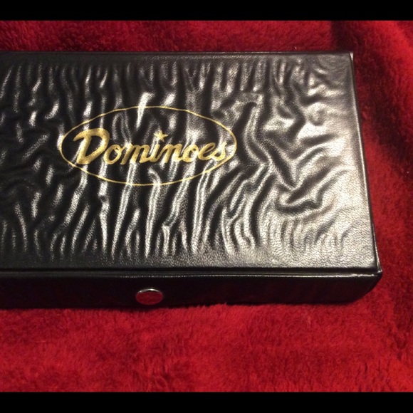 Nice set black Double 6 plastic dominos in case - Picture 2 of 3